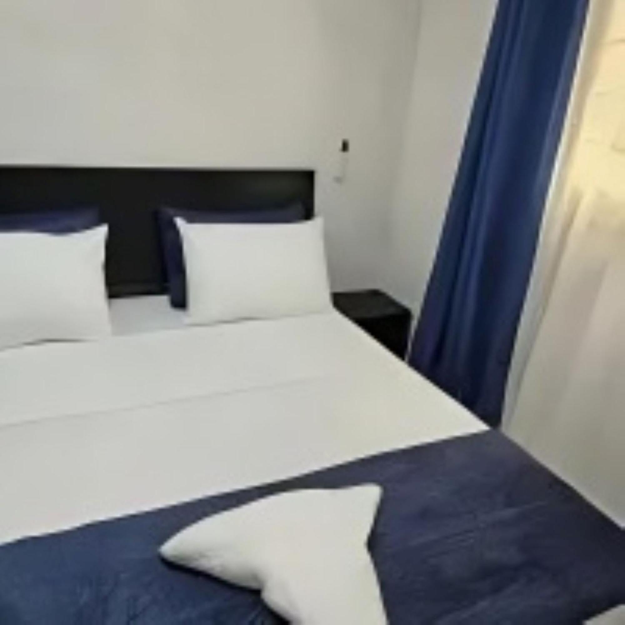 3 Salon Mamelles Cite Mackiou Faye Baila & Ndjierebi Appartement *